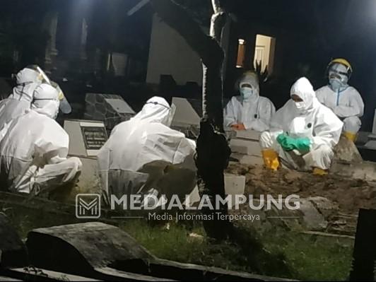 Sekelumit Cerita dari Petugas Pemakaman Covid-19