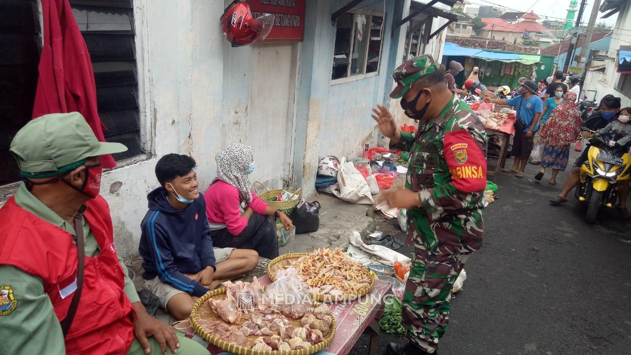 Bersama Satgas Kelurahan, Personil Koramil TBU Lakukan Patroli Prokes