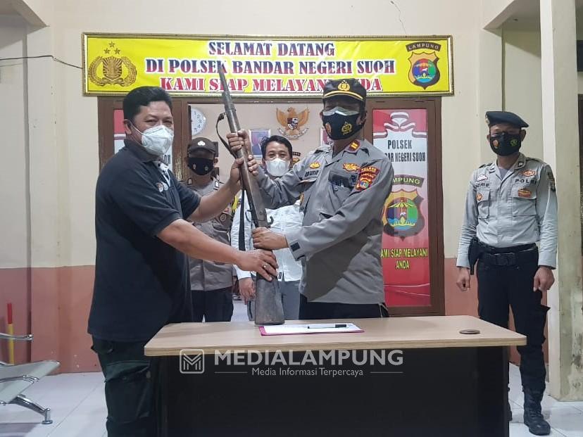 Polisi Terima Sepucuk Senpi Rakitan Hasil Sitaan Polhut