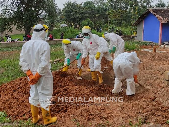 Dalam Sehari, BPBD Pringsewu Makamkan Enam Warga Secara Prokes