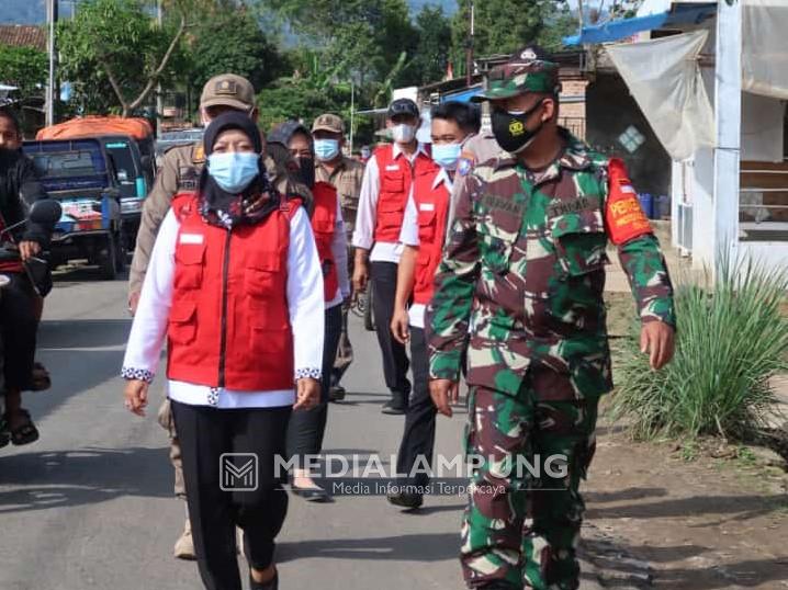 Camat Erna Pimpin Gaplin di Titik Keramaian Pasar Rabu Purawiwitan 