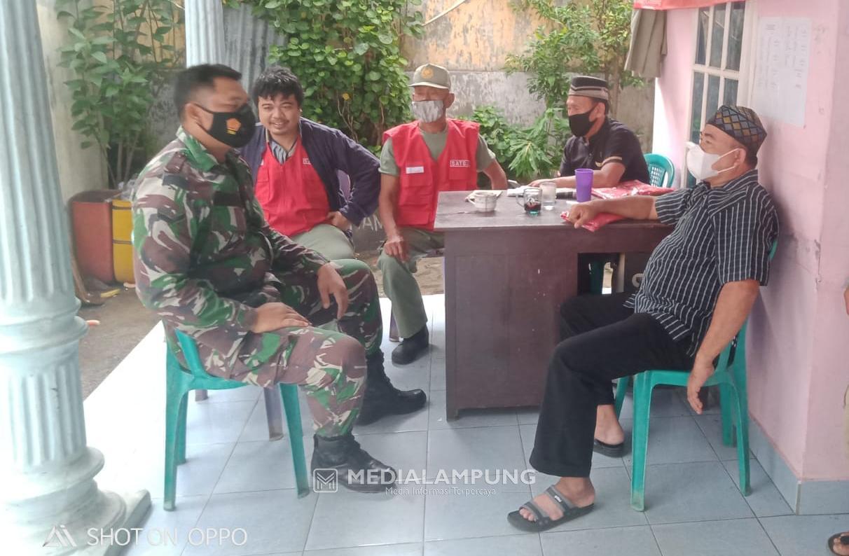 Babinsa Koramil TKP Lakukan Komsos di Wilayah Binaan