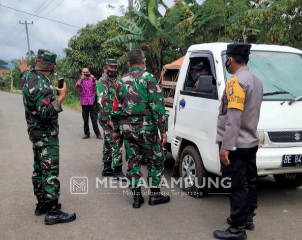 Koramil dan Polsek Sumberjaya Tinjau Posko PPKM Mikro di Gedungsurian