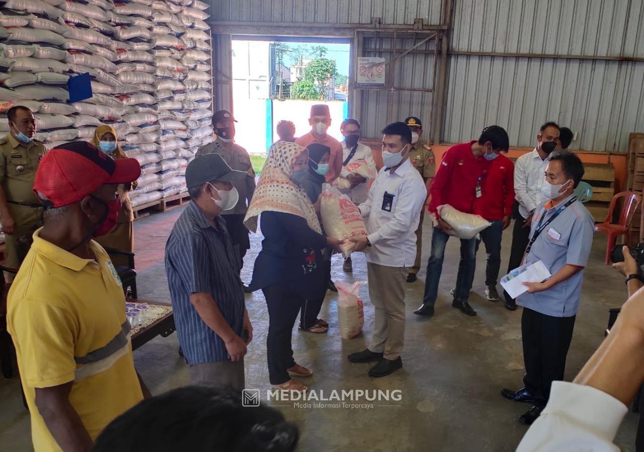 310 Ton Lebih Bantuan Beras PPKM untuk Kabupaten Lambar Disalurkan