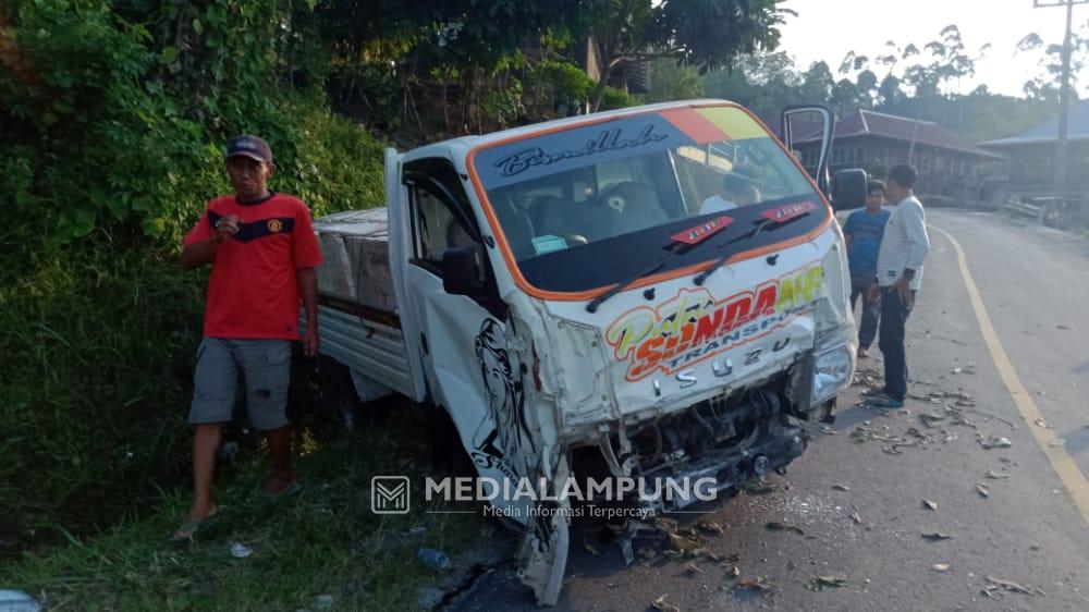 Pecah Ban, Isuzu Pick Up Alami Lakalantas di Jalan Nasional