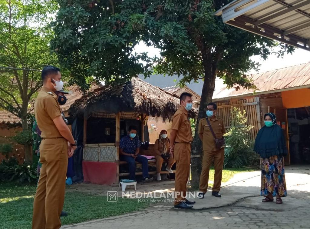 Pemerintahan Kecamatan Jatiagung Kunjungi Warga Isoman 