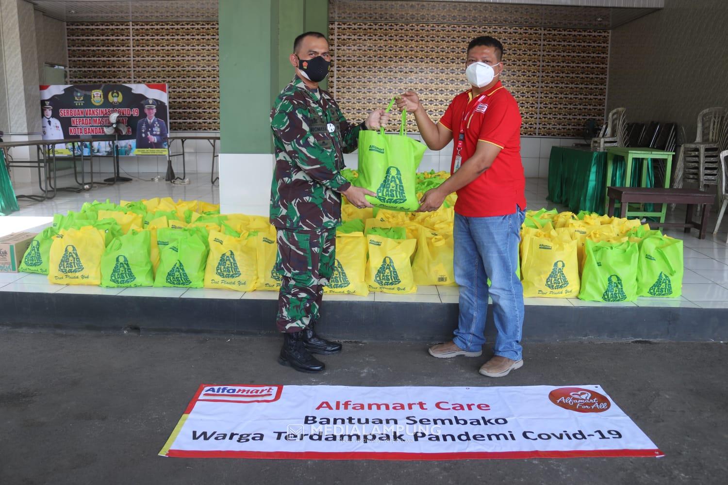 Dandim Romas Terima Bantuan Sembako dari Alfamart Cabang Lampung
