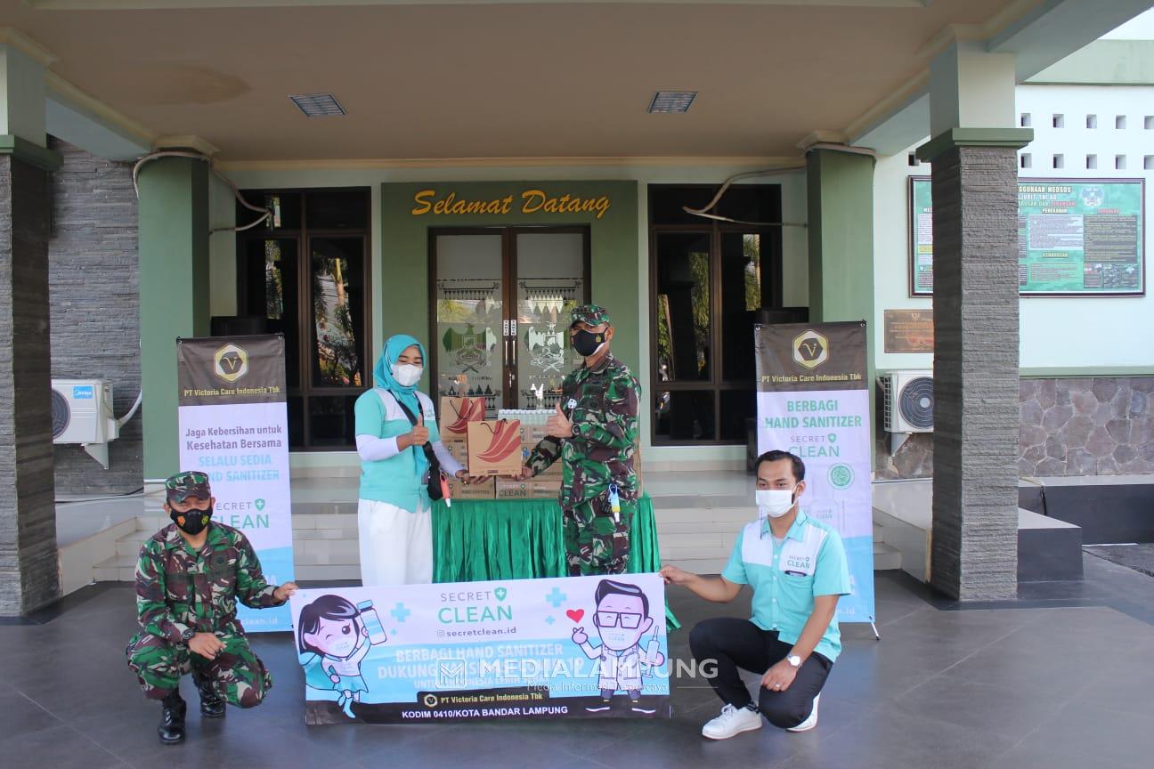 Dandim Romas Terima Bantuan Hand Sanitizer dari PT. Victoria Care Indonesia
