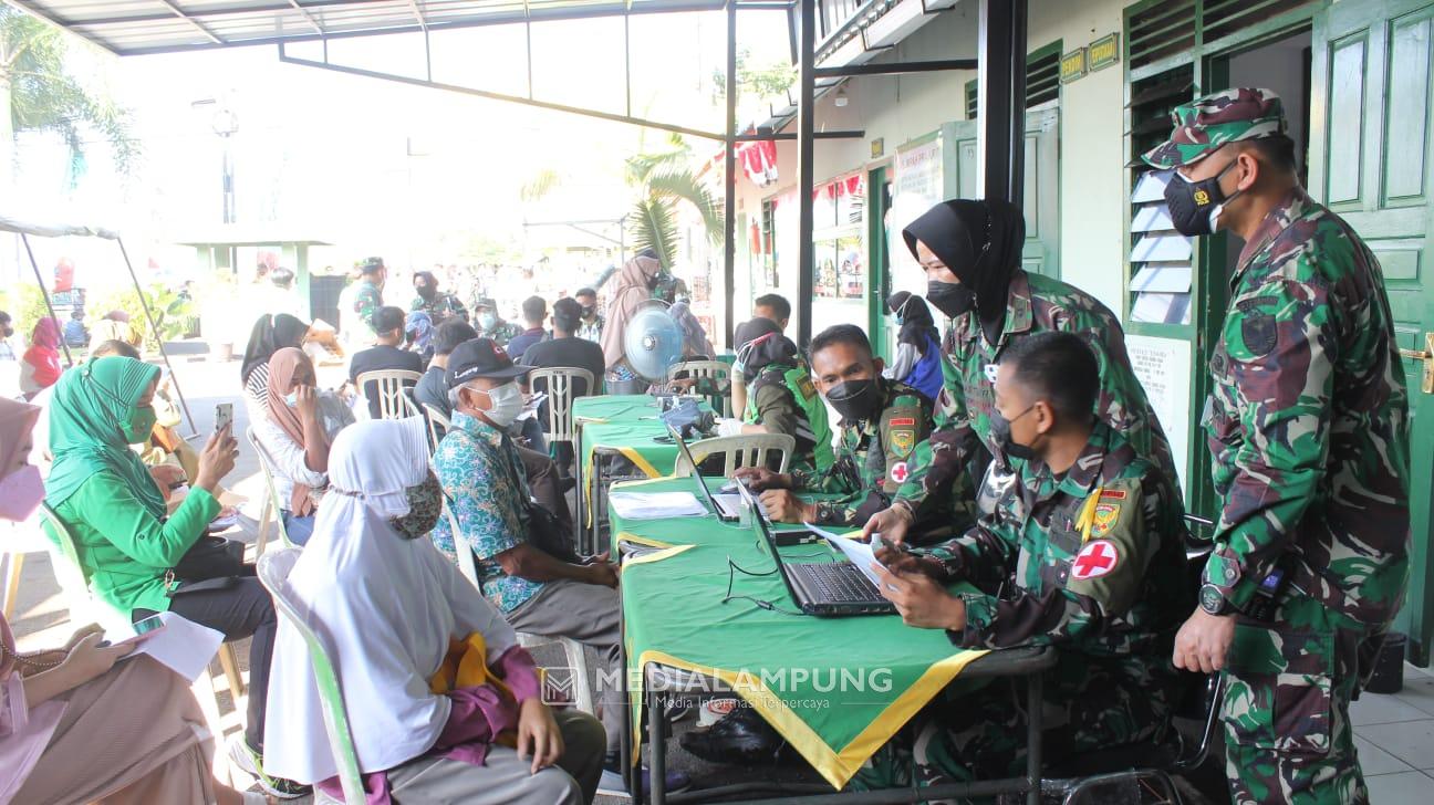 Kodim 0410/KBL Bersama Sejumlah Puskesmas Laksanakan Serbuan Vaksinasi Dosis Kedua