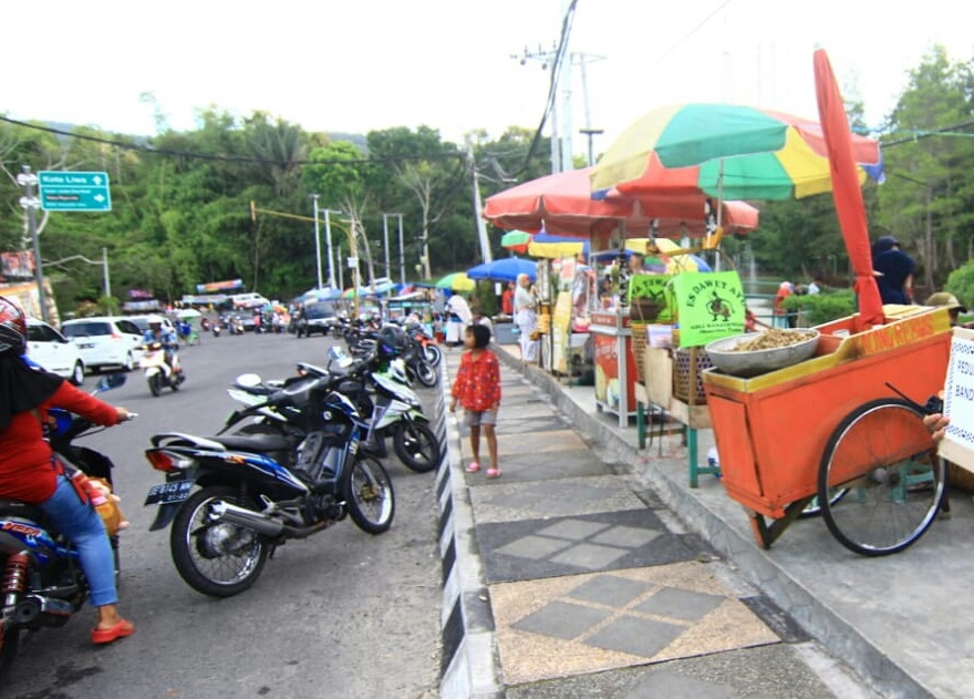 Pemberdayaan PKL, Pemkab Lambar Beri Bantuan 45 Gerobak Dagang