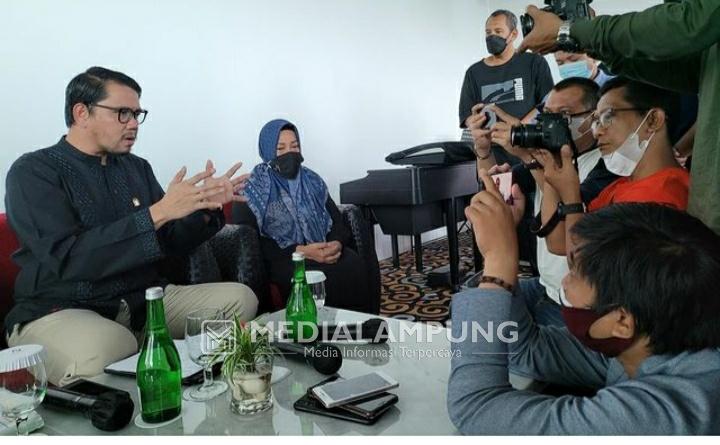 Arteria Dahlan Jamin Penangguhan Penahanan Pelaku Penganiayaan Nakes