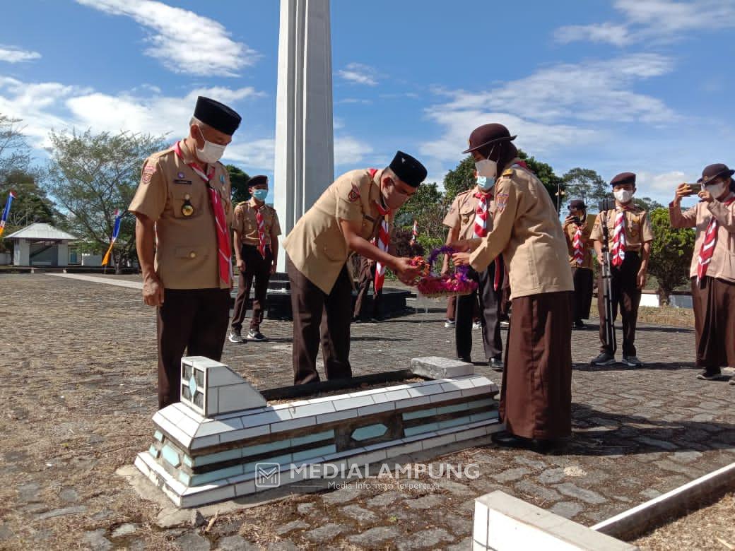 Hari Pramuka ke-60, Kwarran Balikbukit Upacara - Tabur Bunga di TMP