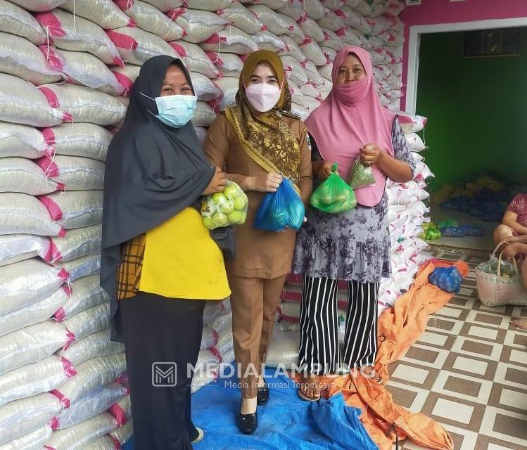 Kemensos Salurkan Bansos Sembako Untuk Tiga Bulan