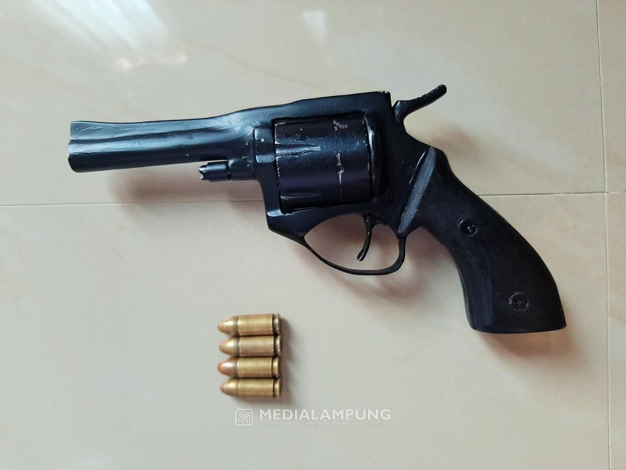 Miliki Senpi Ilegal, PM Diringkus Polisi