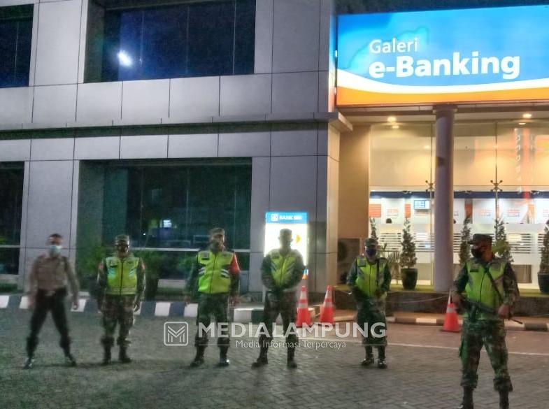 Cegah Tindak Kejahatan, Personel Kodim 0410 Lakukan Patroli Kamtibmas