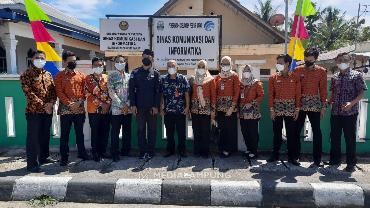 Belajar Aplikasi SiKAMDO, Diskominfo Lampura Studi Tiru ke Pesbar