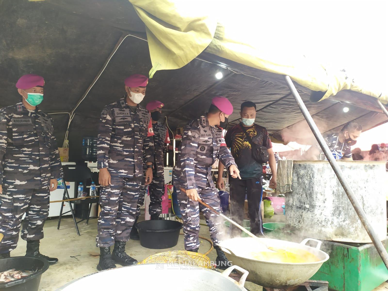 Dapur Umum Brigif 4 Mar/BS Salurkan 1.080 Porsi Paket Makanan ke Warga Isoman di Bandarlampung