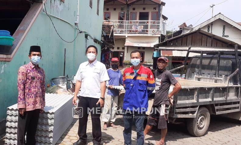 PT Bukit Asam Tbk Bantu Korban Dampak Angin Puting Beliung 