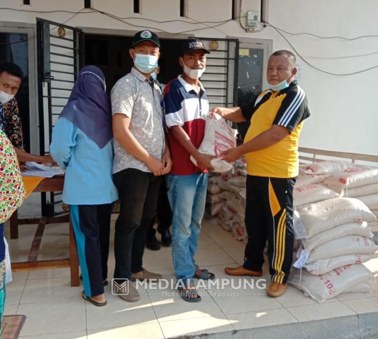 Tanjung Dalom dan Kotabaru Salurkan Bantuan untuk Warga Terdampak Covid-19
