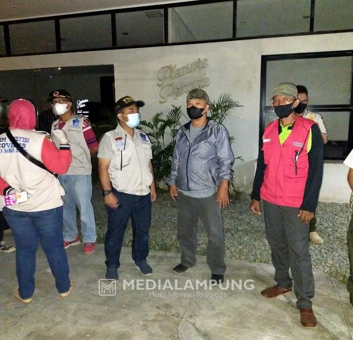 Lurah Rawalaut Turun Tangan Bersama Tim Satgas Monitoring Wilayah