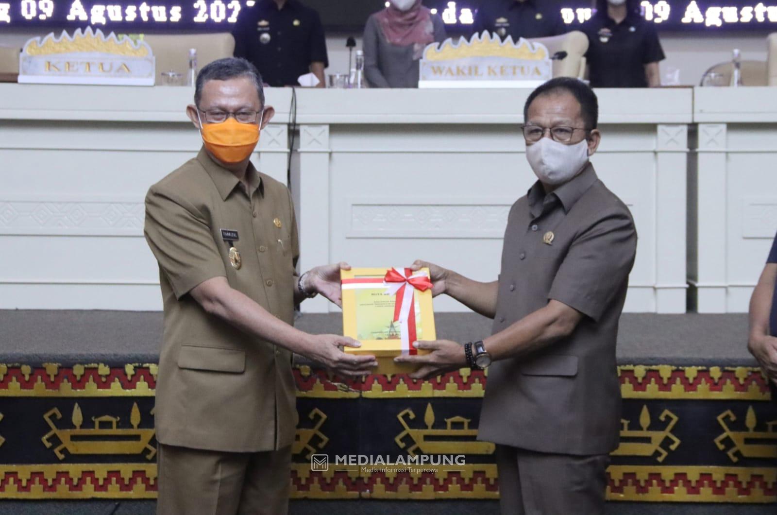 Sekdaprov Fahrizal Hadiri Paripurna di DPRD Lampung