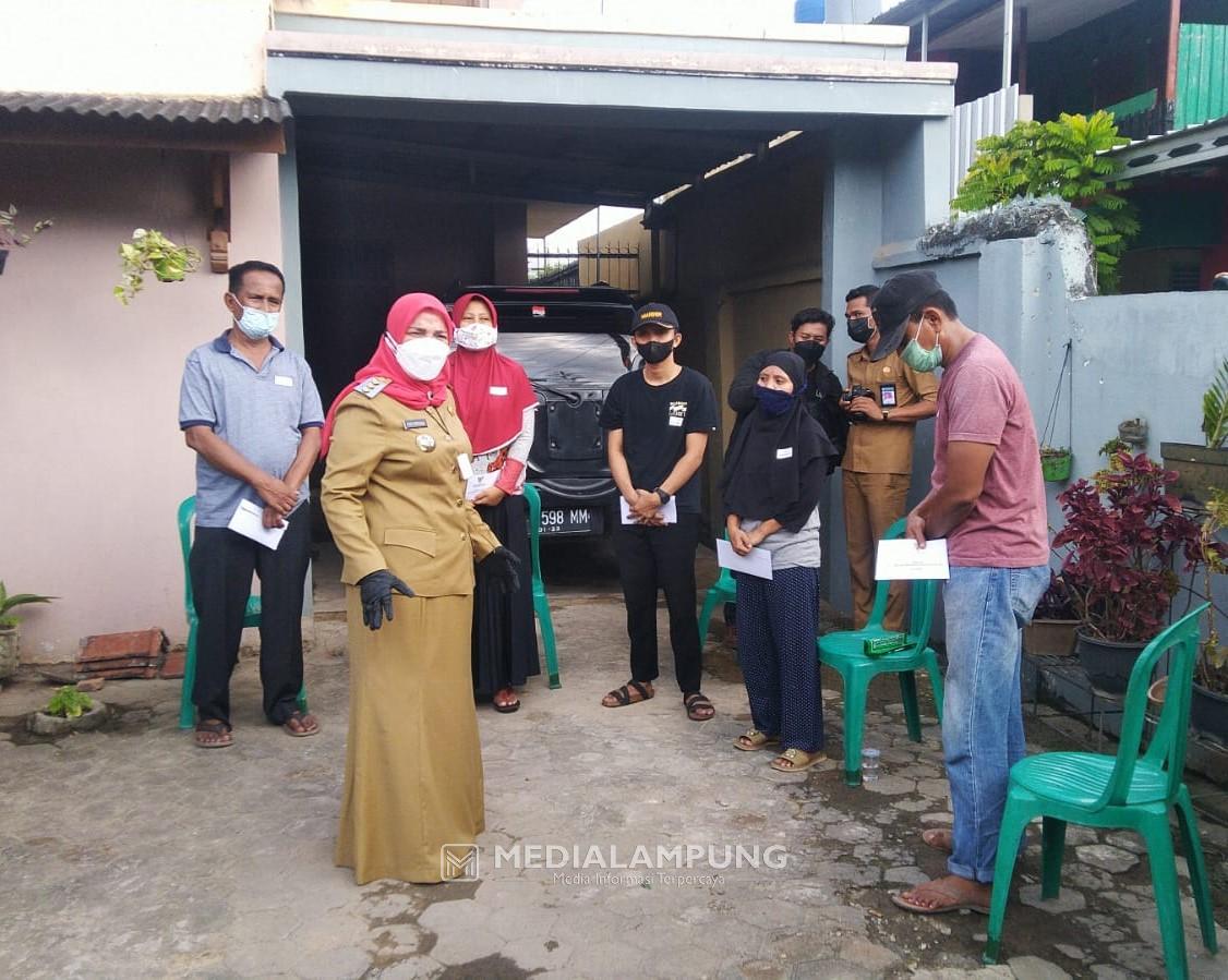 Bunda Eva Salurkan Bantuan untuk Korban Angin Puting Beliung