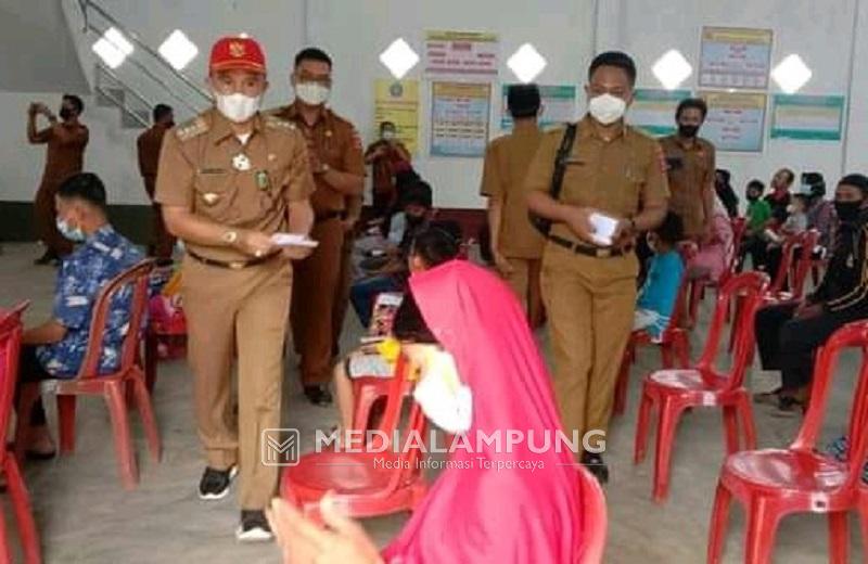 Silaturahmi Dengan Warga Waytenong, Parosil Santuni Anak Yatim dan Piatu