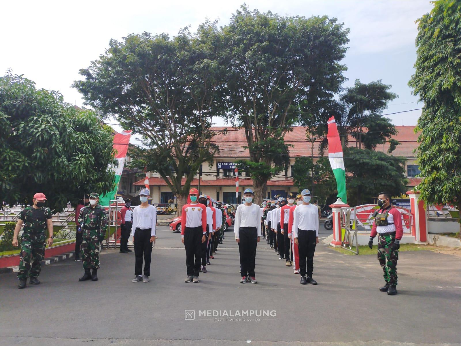 Jelang HUT RI, Babinsa Koramil 410-04/TKT Latih Calon Paskibraka