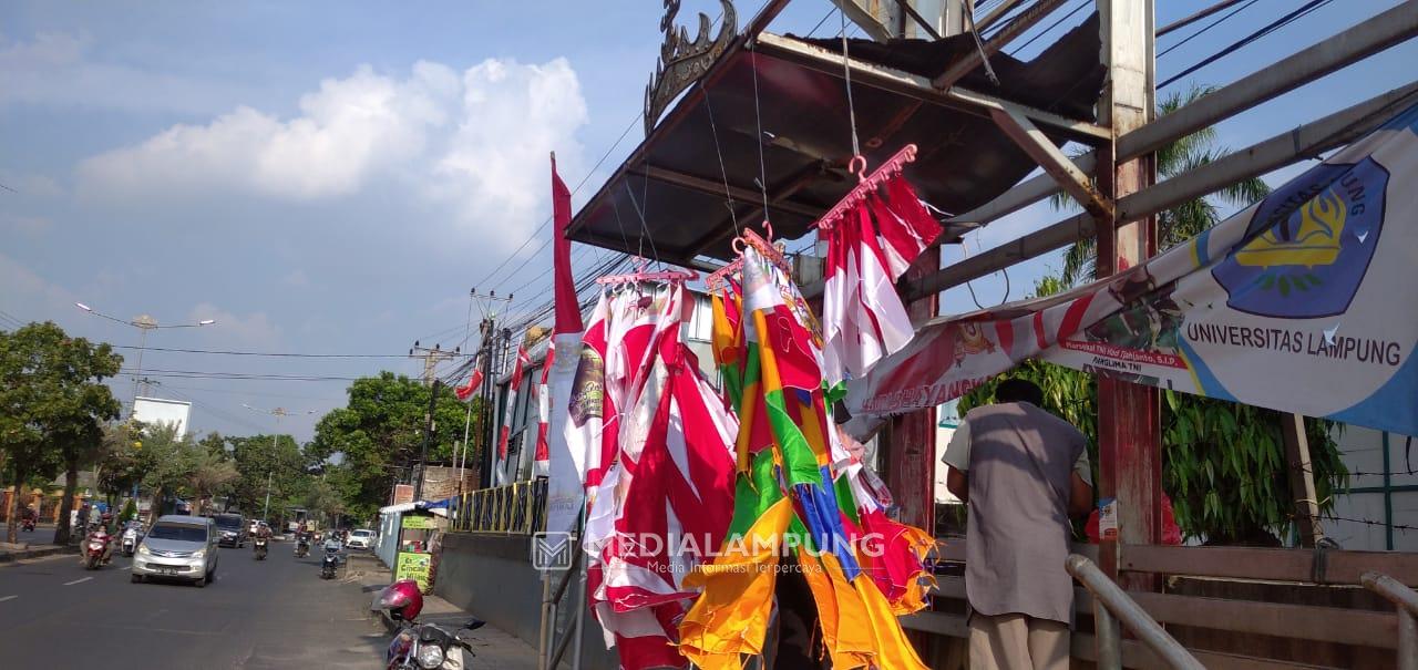 Jelang HUT RI Penjual Bendera Tahunan Terus Bermunculan