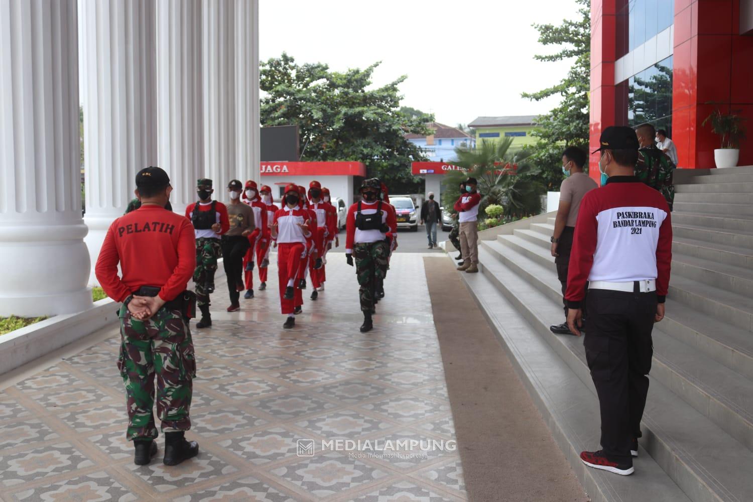 Personil Kodim 0410/KBL Latih Anggota Paskibraka Tingkat Kota Bandarlampung