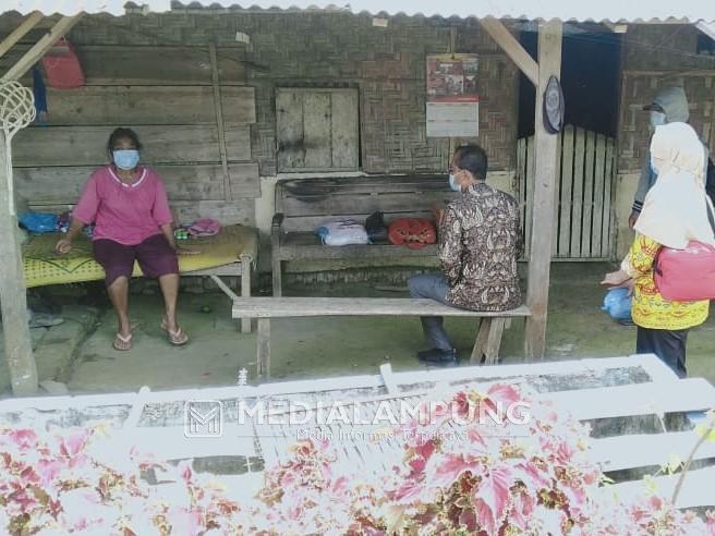 Pekon Trimulyo Salurkan Bantuan untuk Warga Isoman