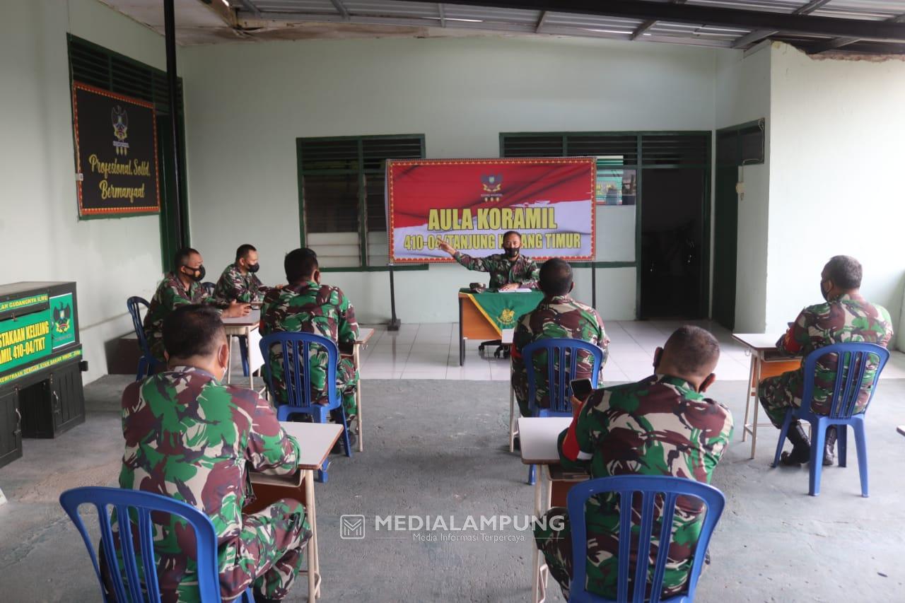 Danramil TKT Beri Pengarahan ke Personel Sebelum Melaksanakan Tugas