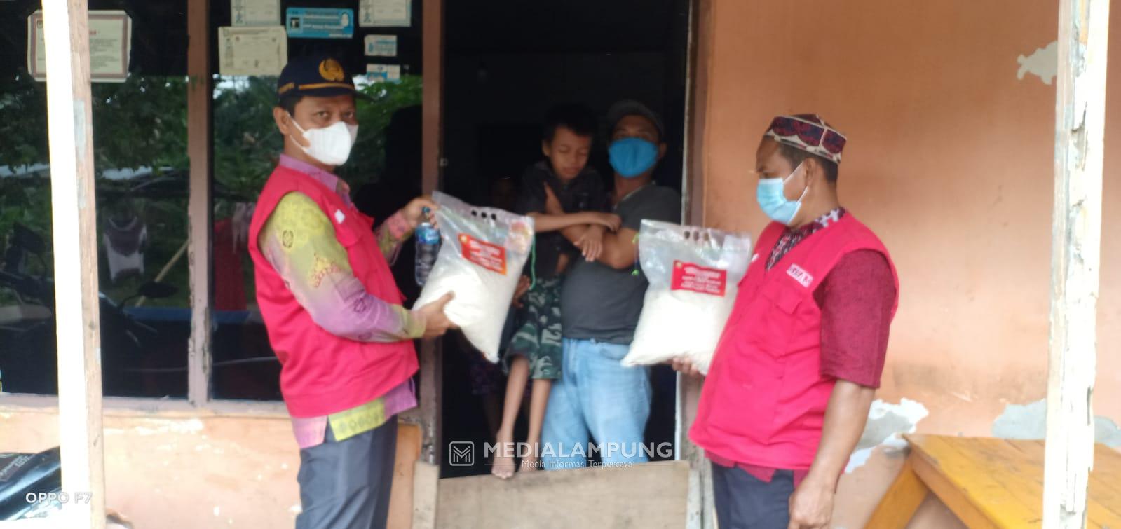 Lurah Darwono Salurkan Bantuan untuk 20 Penyandang Disabilitas