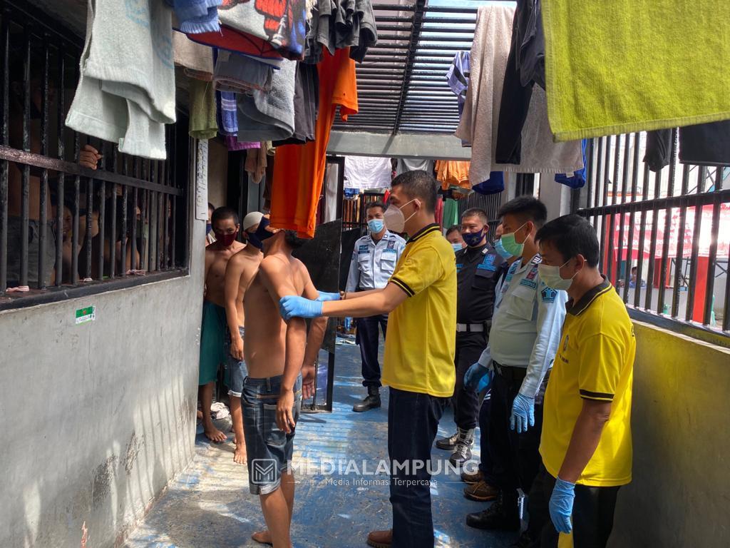 Rutan Krui Razia Kamar Hunian Secara Serentak
