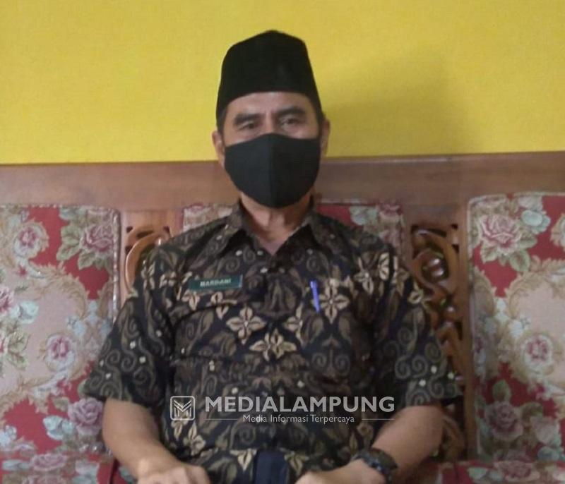 Lurah Labuhanratu Salurkan Bantuan Dari Dua Perusahaan 