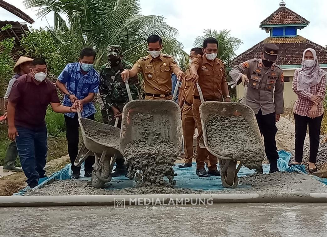 Salut, Margaagung Bangun Rabat Beton Lewat DD Meski Masih Masa Pandemi