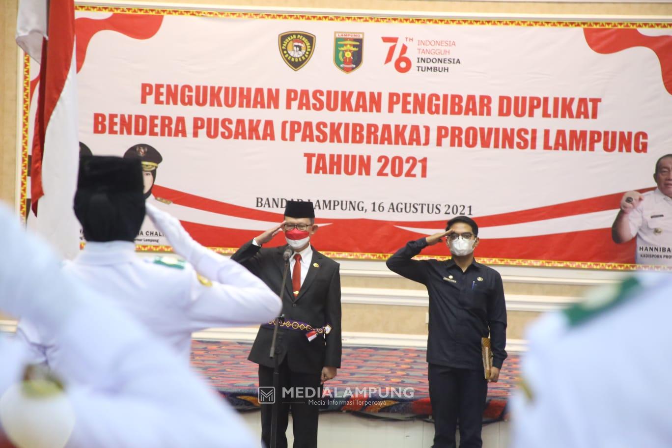 Sekdaprov Kukuhkan Pasukan Pengibar Duplikat Bendera Pusaka Lampung