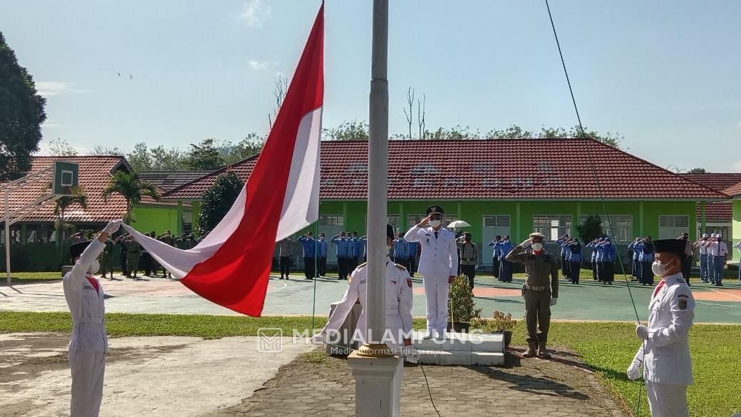 Peringatan HUT RI Ke-76 di Kecamatan Waytenong Berlangsung Hikmad 