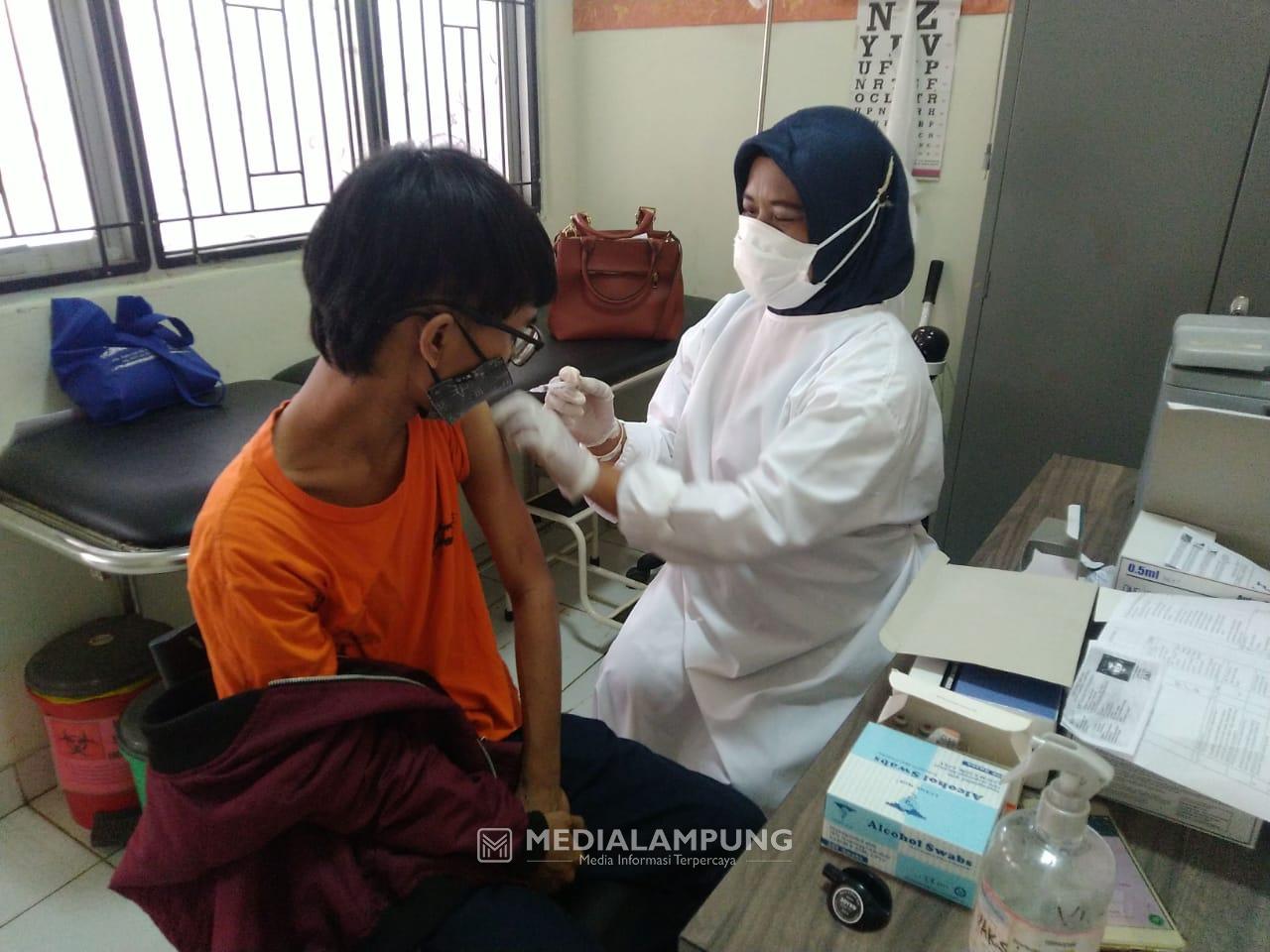 Puskesmas Labuhan Ratu Gelar Vaksinasi Gratis