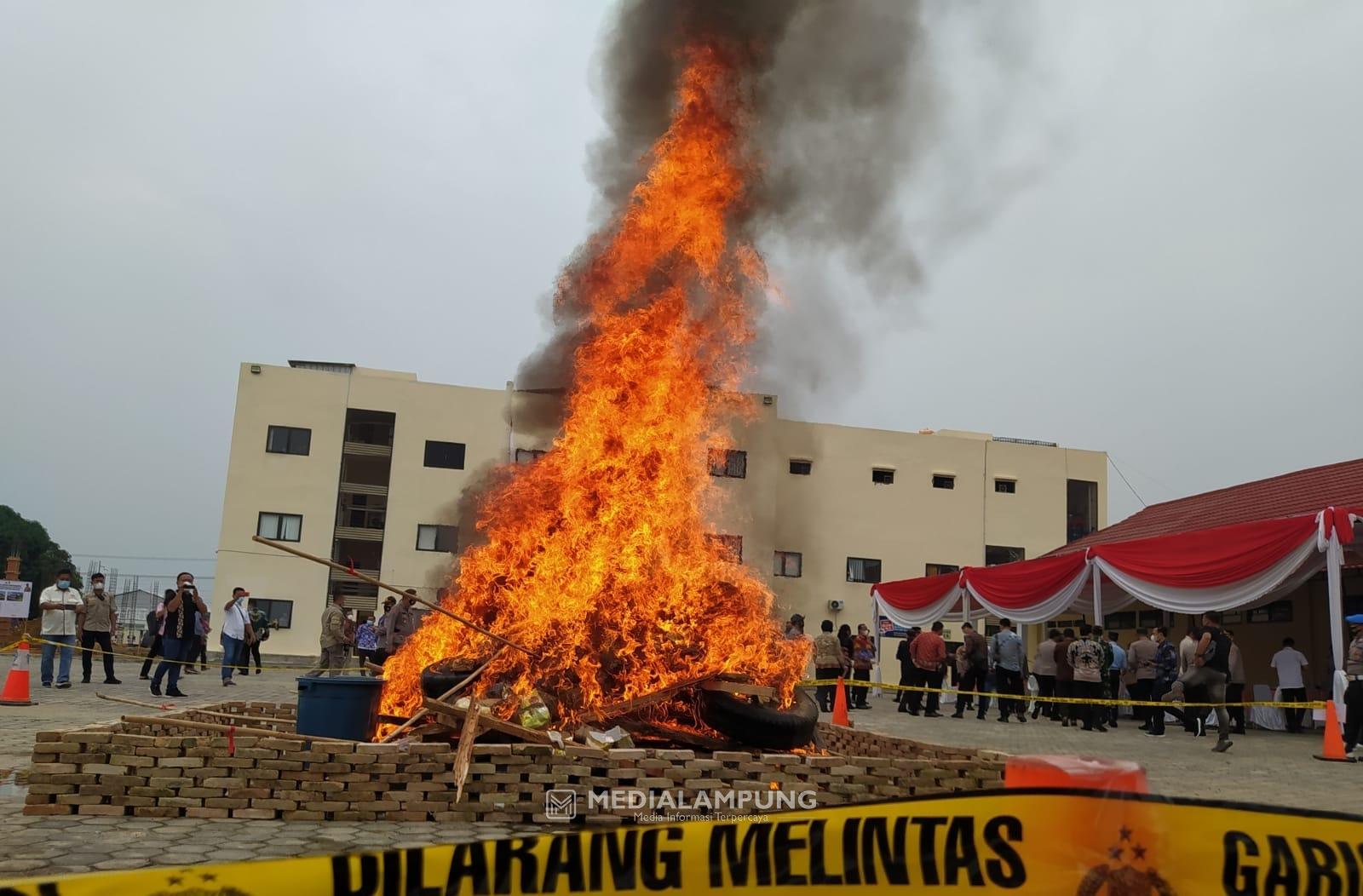 Polda Lampung Musnahkan Puluhan Kilogram Sabu dan Ribuan Pil Ekstasi