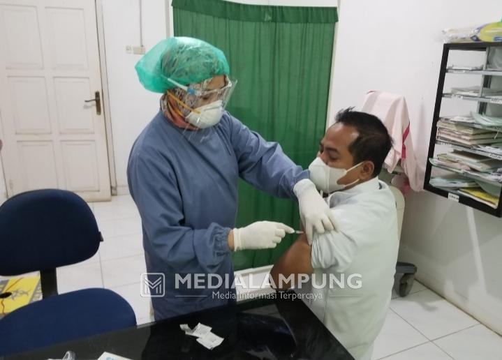 Nakes di Pringsewu Mulai Terima Booster Vaksin