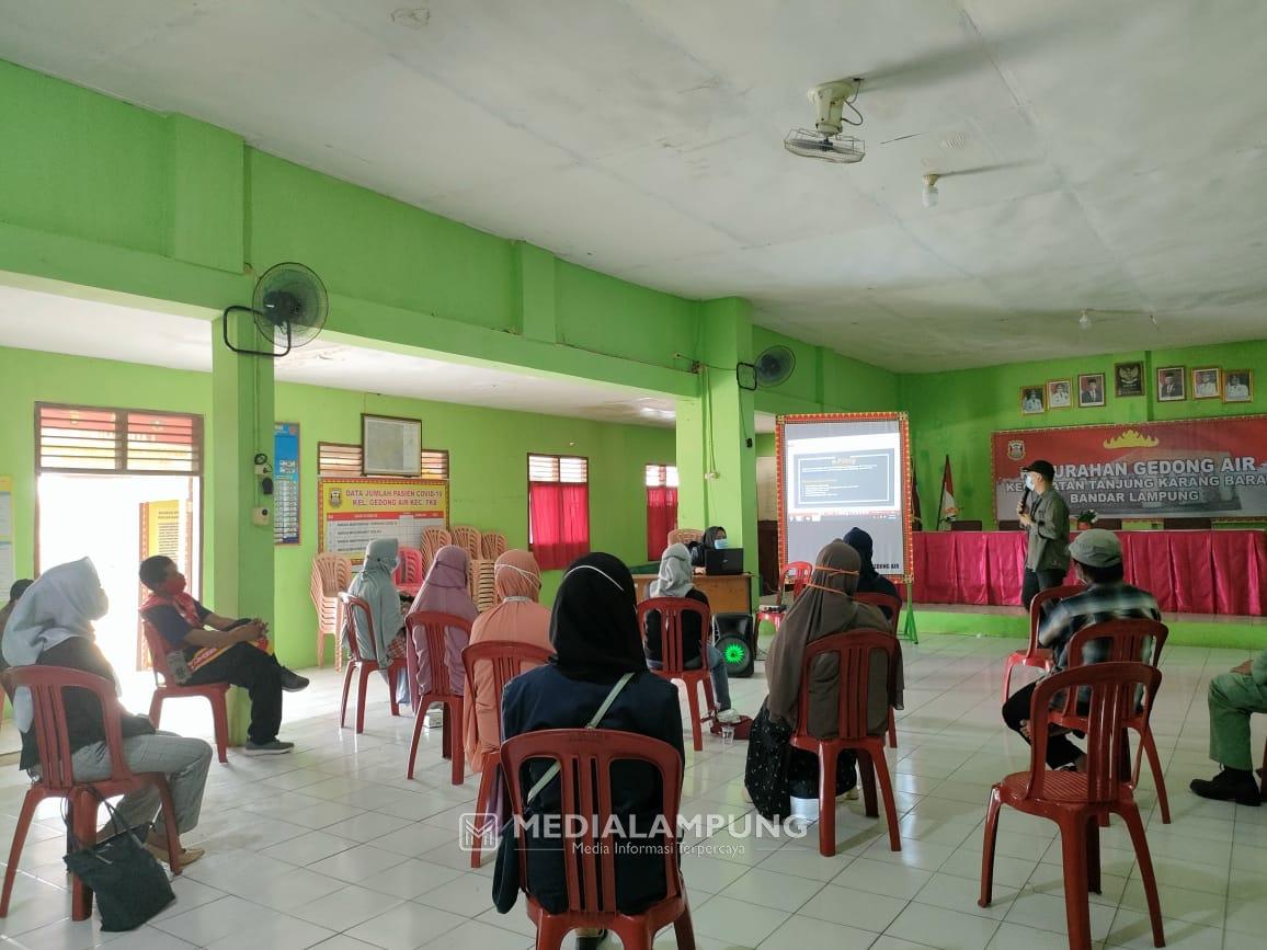 Mahasiswa PKN Polinela Sosialisasikan Penggunaan E-Filing di Gedongair