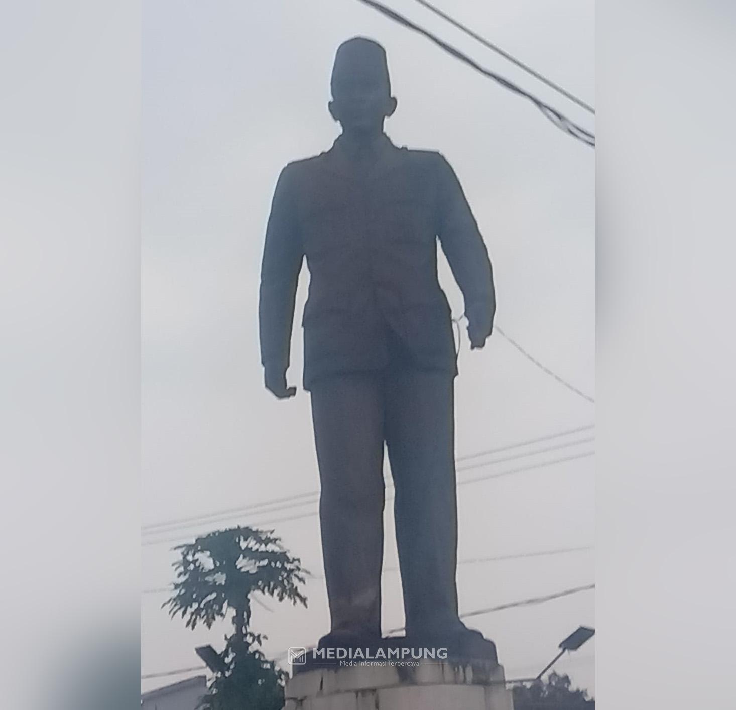 Terlihat Kusam, Tugu Soekarno Terkesan Kurang Terawat