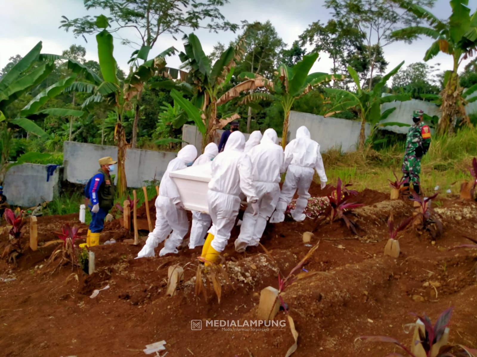 Babinsa Monitoring Pelaksanaan Pemakaman Warga Binaan
