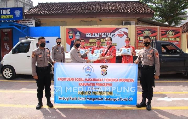 PSMTI Pringsewu Serahkan 2,5 Ton Bantuan Beras untuk Masyarakat Terdampak Covid-19