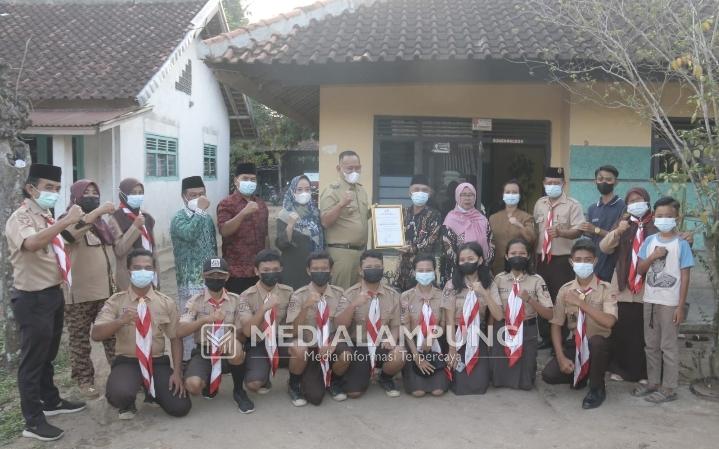 Berhasil Galang Bantuan, Pekerja Migran Asal Pringsewu Dapat Penghargaan