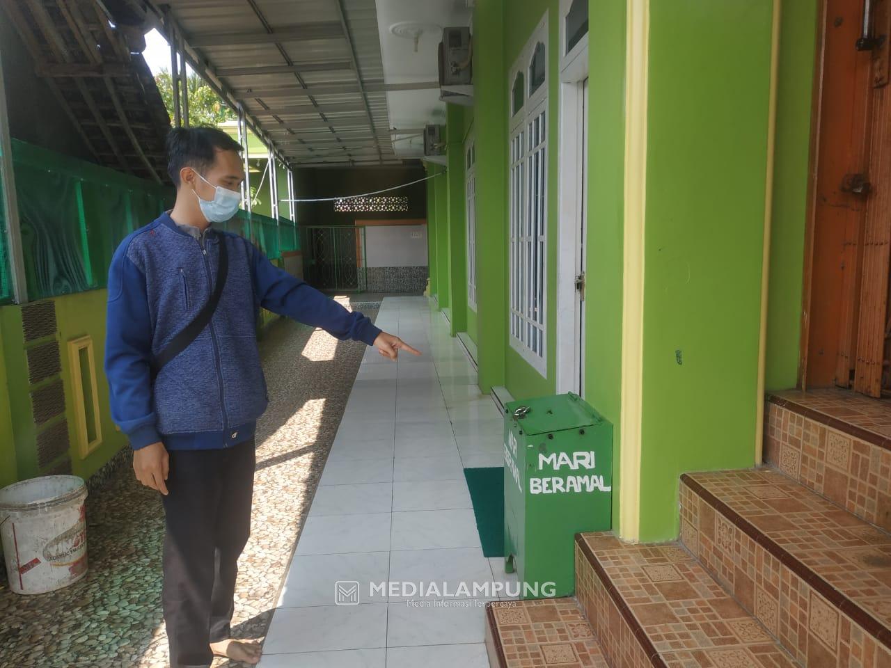 Kotak Amal Masjid Al Fajar Pringkumpul Dibongkar Maling, Aksi Pelaku Terekam CCTV