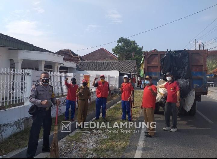 Lurah Ahmad Nauval Ajak Ketua RT dan Warga Bergotong-royong