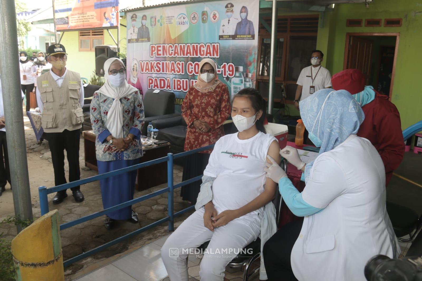 Pemkab Pringsewu Mulai Vaksinasi Ibu Hamil