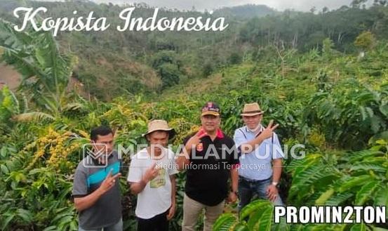 Disbunnak Lambar Apresiasi Keberhasilan Kopista Dalam Membina Petani Kopi 